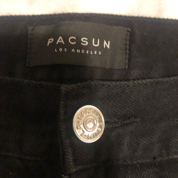 Pacsun: Skinny Black Distressed Shorts. Size:(32) - Picture 6 of 12